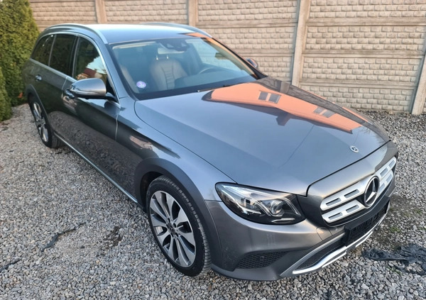 Mercedes-Benz Klasa E cena 138000 przebieg: 150000, rok produkcji 2018 z Pabianice małe 781